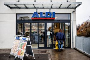 Den tyske discountkæde Aldi er klar med planen for dansk afvikling. Indtil handlen med Rema 1000 er godkendt, kører 114 butikker videre, mens 59 butikker lukkes den næste tid. Der forhandles med konkurrenter om salg af 15 andre. 