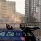 Police officers shoot at a drone during a Russian drone strike, which local authorities consider to be Iranian-made Shahed-136 unmanned aerial vehicles (UAVs), amid Russia's attack on Ukraine, in Kyiv, Ukraine October 17, 2022. REUTERS/Vadim Sarakhan. (Foto: STRINGER/Ritzau Scanpix)