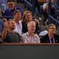 Larry Ellison (tv) i selskab med den tidligere tennisstjerne John McEnroe og Bill Gates (th). Sidstnævnte mener, at der er andet at bruge sine mange penge på i denne verden, end at redde sig selv.