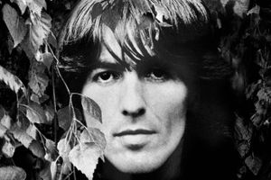 George Harrison var leadguitarist, sanger og sangskriver i The Beatles. Som solist viste han første gang sit værd med triple-lp’en ”All Things Must Pass”, som udkom i 1970. George Harrison døde af kræft i 2001. Foto: Universal Music
