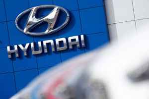 Kia og Hyundai var ikke hurtige nok til at tilbagekalde potentielt brandfarlige bilmodeller i 2015, og det koster nu de to bilproducenter en større bøde.