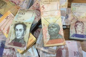 Venezuelas penge bliver konstant mindre og mindre værd og sidste år gik man over til at veje dem i stedet. Foto: Georg Ismar/AP