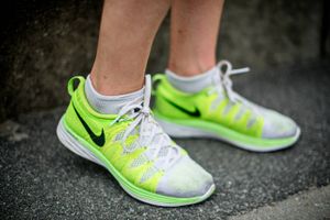 Normalt ser sneakers og løbesko fra Nike sådan ud med snørebånd og det hele. Men koncernen sender om 14 dage nogle modeller på gaden for dem, der ikke gider at bøje sig ned for at tage sko af og på. Foto: Katinka Hustad.  