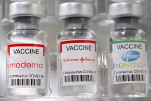 To forskellige vacciner er blevet blandet på en fabrik, og nu skal 70 mio. doser af Johnson & Johnson-vaccinen stoppes og undersøges, før de må bruges. Der er allerede kasseret 15 mio. vaccinedoser.