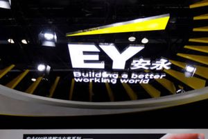 EY, et af verdens største revisions- og rådgivningsfirmaer, planlægger at splitte sin forretning op i to.