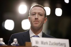 Facebook-chefen Mark Zuckerberg, der her ses under høringerne i Kongressen i USA, har måtte undskylde mange gange for misbruget af brugernes data. Arkivfoto: Alex Brandon/AP
