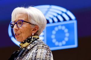 Opkøbsprogrammet vil fortsætte med uformindsket styrke ihvert fald frem til udgangen af marts næste år, lover ECB-præsident Christine Lagarde. Foto: Reuters/Olivier Matthys  
