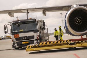 Det er blevet dyrt for flyselskaberne at holde sig flyvende. Og for nogle af dem - herunder SAS - er det ekstra dyrt. 