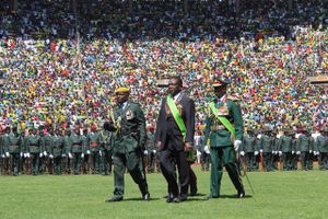 Zimbabwes præsident, Emmerson ”Krokodille” Mnangagwa, lovede forsoning, demokrati og økonomiske fremgang, da militæret detroniserede Robert Mugabe sidste år. Men i dag står præsidenten tilbage med en splittet nation i dyb økonomisk krise.