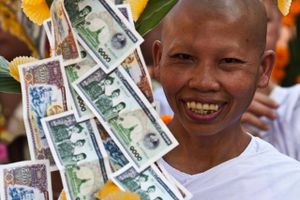 Indbyggerne i Vientiane i Laos er klar til at bruge penge. Foto: David Longstreath/AP