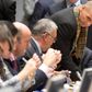Forholdet mellem den græske finansminister Yanis Varoufakis (med halstørklædet) og de resterende finansministre i eurozonen er nu blevet så anspændt, at han er blevet skiftet ud i forhandlingerne, der skal redde græsk økonomi.