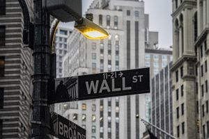 Kapitalforvalteren BNY Mellon Investment Management spår, at USA og Europa skal ind i en recession i år, som vil resultere i en betragtelig nedtur for S&P 500 og Stoxx 600.