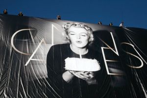 Skuespilleren Marilyn Monroe er en af de få kendte kvinder, der efter sin død, optræder på Forbes liste over rige kendte døde med fortsat høj indtjening. Her fra den officielle plakat fra den 65. Cannes Film Festival  i 2012. Foto:AP Photo/Lionel Cironneau.