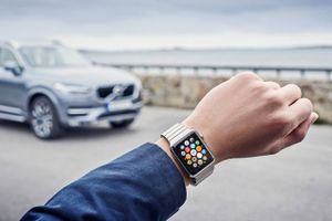 Volvos on Call-system fungerer bl.a. sammen med Apple Watch. Via appen kan bilen låses eller låses op, og der kan tændes for motorvarmeren.