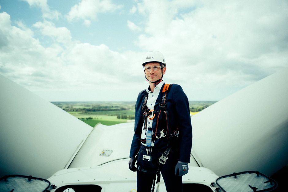 Hastigheden for udbygningen af vedvarende energi vil få stor betydning for elprisen i årene frem. Hvis udbygningen bliver forsinket, kan det koste de danske elforbrugere 25 mia. kr. i 2030. 