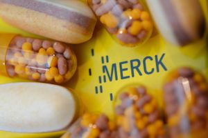 Medicinalselskabet Merck har fredag før den amerikanske børsåbning fremlagt tal for fjerde kvartal, der stort set matchede analytikernes forventninger. Midtpunktet for selskabet prognoseinterval for 2019 er dog lidt under det ventede niveau.