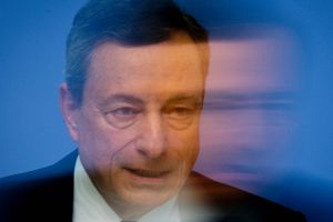 Mario Draghi tager hul på sit sidste år som præsident for Den Europæiske Centralbank (ECB). Hvem der skal efterfølge ham, vides endnu ikke, men kandidaterne er allerede bragt i spil. Foto: AP/Michael Probst