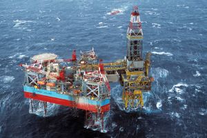 Småaktionærer og to norske milliardærer føler, at de bliver for dårligt betalt i den planlagte fusion mellem det amerikanske rigselskab Noble Drilling og danske Maersk Drilling.
