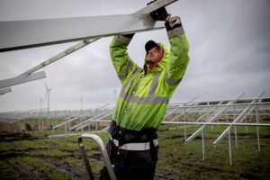 Regeringen jagter en udbygning med vindmøller og solceller, som i 2030 vil producere grøn strøm svarende til langt over det dobbelte af Danmarks elforbrug i 2021.