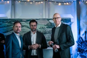 Novo Nordisk omdanner sit nye Odense-anlæg til lager i stedet for produktion. Analytikere ser beslutningen som et tydeligt tegn på, at selskabet tilpasser sig en periode med lavere vækst og mere afdæmpet efterspørgsel.