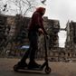 Over 100.000 mennesker er fanget i byen, og de har desperat brug for mad, vand og varme. Foto: Alexander Ermochenko/Reuters