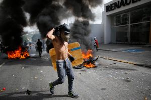 Venezuleanerne har flere gange demonstreret mod præsident Nicolas Maduro. Foto: AP/ Ariana Cubillos. 