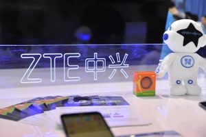 For fremtiden skal amerikanske virksomheder bede om særlig tilladelse til at handle med det kinesiske teknologiselskab ZTE. 