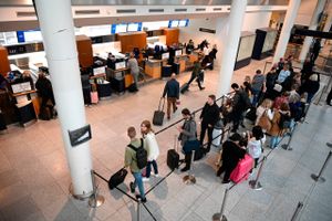 Københavns Lufthavn var tæt på at kunne melde om passagerrekord i juni, men to konkurser har kostet kunder.