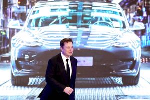 Teslas topchef og verdens rigeste person, Elon Musk, påstår på Twitter, at han kommer til at betale mere end 11 mia. dollars i skat i 2021.