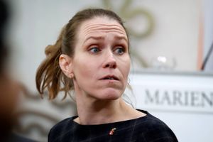Blå partiledere er ikke enige om, hvorvidt man kan have tillid til Statsministeriets departementschef, som ifølge en professor kan ende i en »meget akavet situation«, hvis magten skifter efter næste valg.