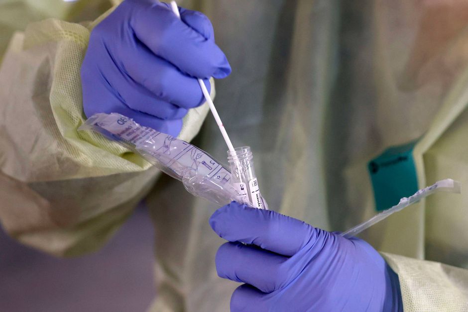 En ny og hurtigere testmetode til at påvise smitte med coronavirus fra medicinalfirmaet Roche skulle blive klar til ibrugtagning på de største danske sygehuse sidst på ugen.