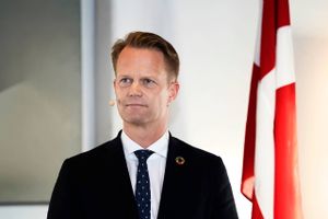 Et mindre EU-budget vil gå ud over danske mærkesager som forskning og migration, siger kommissær. Udenrigsministeren er uenig.