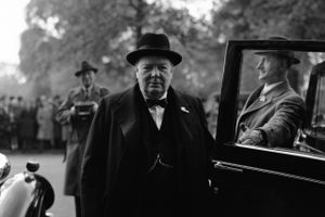 Winston Churchill måtte kæmpe op ad bakke for at få sine landsmænd med i en krig mod Nazityskland, fortæller nyt storværk om statsmanden.