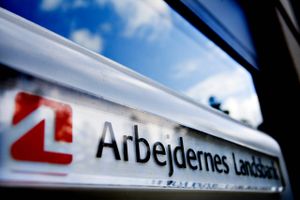 Ifølge en ekspert vil nogle banker hellere selv låne penge ud til virksomheder frem for at yde billigere realkreditlån, og det er dyrt for kunderne, men indbringende for bankerne. 