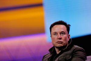 Elon Musk er verdens rigeste mand, og en del af den enorme formue skyldes en gigantisk bonusaftale med Tesla, som nu skal forsvares i retten. 