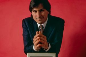 Tillykke til Apple med 50 års monumental it-historie. Hvad kunne Steve Jobs mon have fået ud af kunstig intelligens?