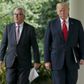 EU-Kommissionens formand, Jean-Claude Juncker (tv.), oplyste, at den amerikanske præsident, Donald Trump, har indvilget i ikke at gennemføre sin trussel om at øge tolden på biler og autodele, som USA importerer fra Europa. Foto: Pablo Martinez Monsivais/AP