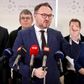Klima- og energiminister Dan Jørgensen vil onsdag præsentere en aftale om yderligere hjælp til trængte varmekunder. I forvejen venter 320.000 varmekunder med gasfyr på den en mia. kr., som et politisk flertal øremærkede i hjælp den 11. februar. Foto: Jens Dresling