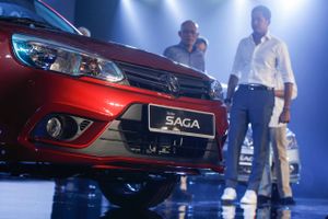Den nyeste Saga fra den malaysiske bilfabrikant Proton blev ved en større begivenhed den 28. september præsenteret som en frelsende model. Foto: Joshua Paul/AP