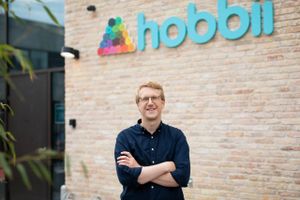 Ejerne af en af Danmarks hurtigst voksende virksomheder, Hobbii, har solgt majoriteten til en kapitalfond for et stort trecifret millionbeløb, der dermed forgylder stifterne bag den succesfulde onlinebutik.
