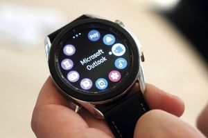 Et ærgerligt valg gør, at vi ikke rammer topkarakteren, men ikke desto mindre er Galaxy Watch3, det absolut bedste ur du kan få til din Android-mobil lige nu.