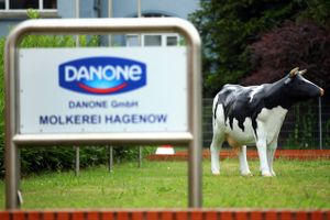 Franske Danone er i god form på børsen i Paris mandag formiddag, efter at selskabet har afleveret opløftende salgstal for tredje kvartal.