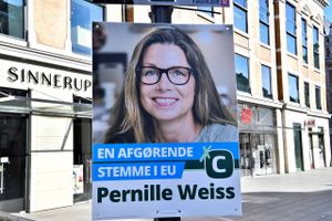 Den konservative EU-parlamentariker Pernille Weiss bliver af tænketank anklaget for at have for tætte forbindelser til Danske Rederier, mens forhandlinger af shippings CO2-belastning træder ind i afgørende fase. Selv afviser hun.