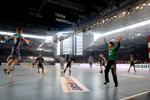 Den hedengangne AG København husede 36.651 håndboldgæster i DM-finalen mod Niklas Landin og Bjerringbro-Silkeborg i 2011 og satte dermed verdensrekord. Året efter gik klubben AG Københavns konkurs, og siden da har ingen rendyrkede københavnske hold udfordret provinsklubberne. Foto: Peter Hove Olesen