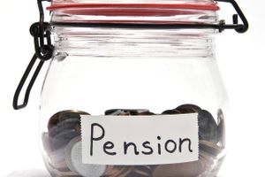 Trods tvungen pensionsopsparing gennem hele arbejdslivet er færre og færre danskere sikre på, hvad de har at leve af som gamle.