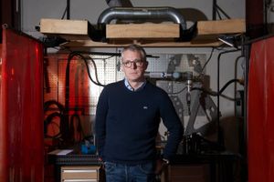 Takket være udviklingsforummet UR+ bliver der nu bygget hundredvis af specialrobotter oven på de seksaksede arme fra Universal Robots. Én af dem står i Skanderborg.