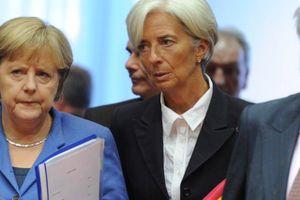 Angela Merkel beholder sin titel som verdens mest magtfulde kvinde, mens en ung svensker lige akkurat sniger sig ind i top 100. 