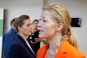 Konflikten mellem to gamle partnere ulmer og kan ifølge JP's analytiker få stor betydning efter valget. Her er fire politiske spørgsmål, hvor de to partier trækker i hver sin retning.