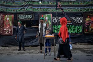 I Danmark – og andre lande – er debatten i disse dage, om 20 års indsats i Afghanistan har været spildt, nu hvor det ikke lykkedes at indføre demokrati. Men hvad skal der til for, at et land fungerer, og befolkningen er lykkelig? 