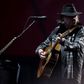 Neil Young spillede på årets Roskilde Festival både akustisk og elektrisk guitar. På nyt album dyrker han især den akustiske guitar. Foto: Thomas Borberg